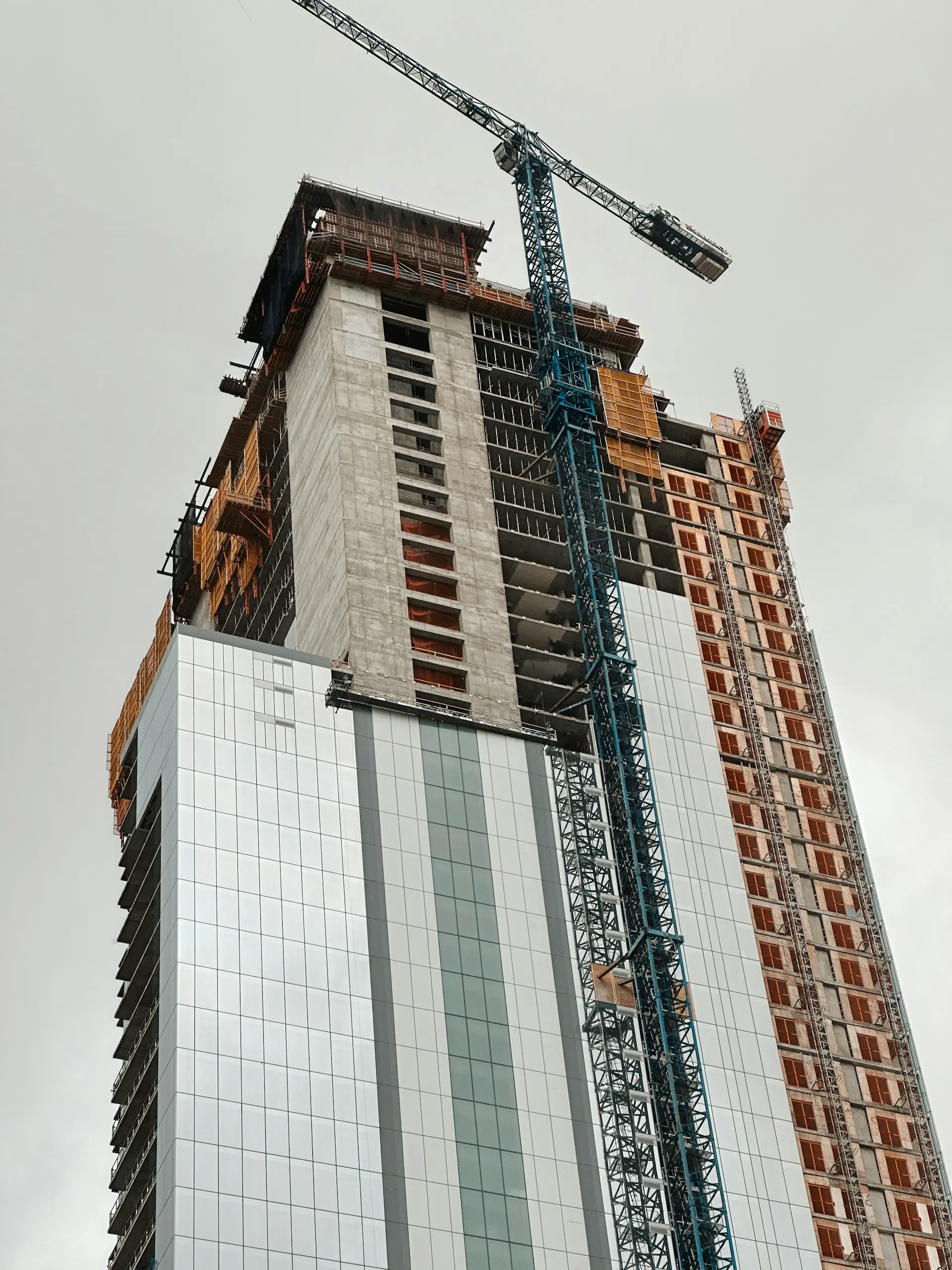 Vertical Development Boom: High-Rise Apartments vs Traditional Housing in Karachi 2025