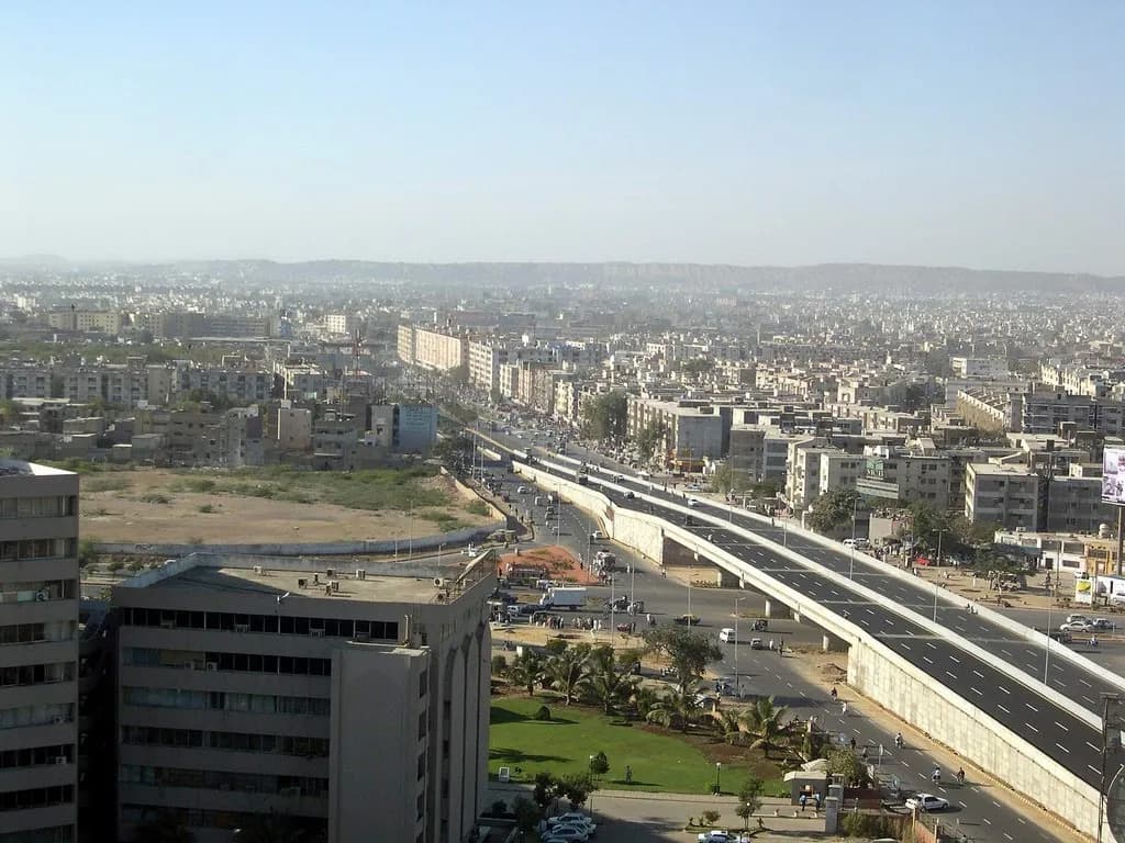 DHA vs Bahria Town vs Gulshan: Ultimate Comparison for Luxury Living in Karachi 2025